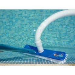 Balai Arrondi 41 Cm Pour Aspirateur De Piscine Kerlis -Piscine Famille 14021 balai 41 cm aspirateur piscine kerlis 2