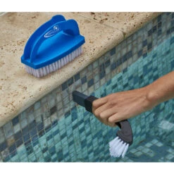 Brosse Multi-fonction Kerlis -Piscine Famille 14040 action 2