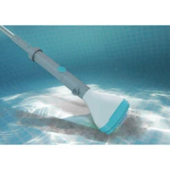 Aspirateur à Piles Kokido LEKTRA Pour Spas Et Petites Piscines -Piscine Famille kok 400 8653 aspirateur a piles kokido lektra spas piscines ambiance