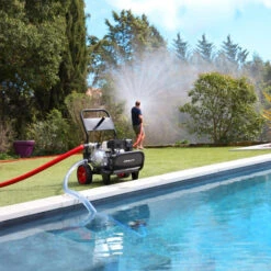 Motopompe De Piscine Pour Protection Incendie Pool Sam -Piscine Famille ps poolsam1 pompe piscine protection incendie pool sam ambiance jet