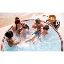 Spa Semi-rigide Bestway Lay-Z Spa HELSINKI AirJet 7 Places -Piscine Famille spa helsinki ambiance famille min 1